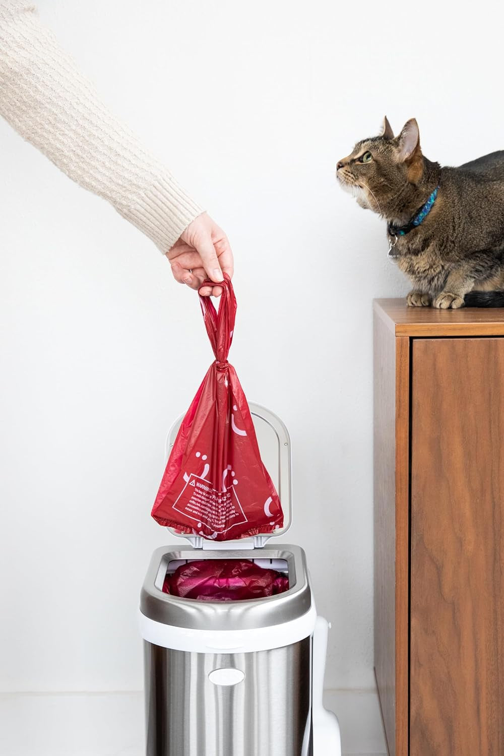 Ubbi Pet Waste Sacks, Lavender Scented Cat Litter Disposal Bags, Leak Proof and Easy Tie, 200 Count (Pack of 1)